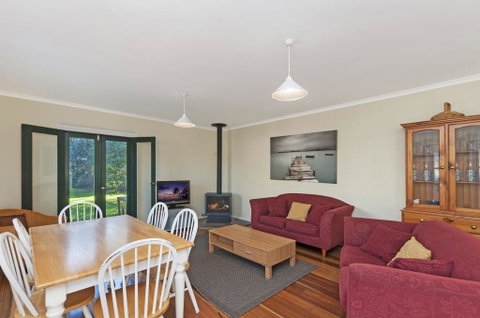Cottage On James Circa:1855 - Modern Historic - Geraldton Accommodation 0