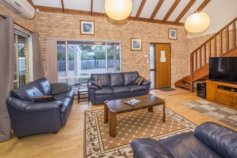 Country Cottage - Geraldton Accommodation 2