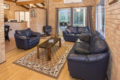 Country Cottage - Geraldton Accommodation 3