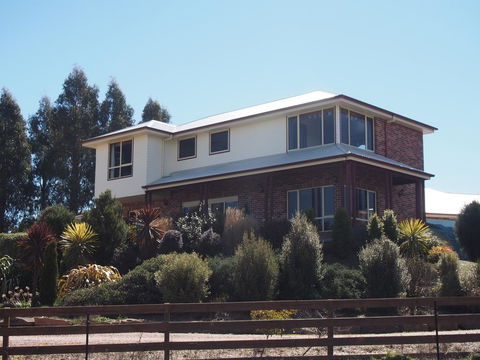 Country Meets Town - Geraldton Accommodation 0