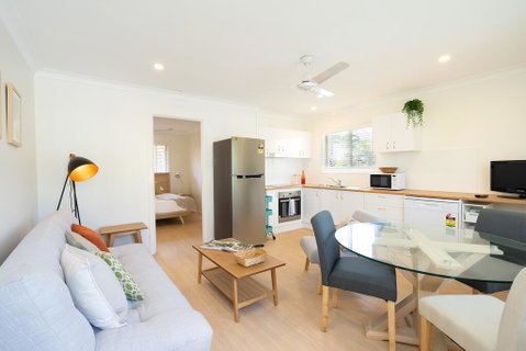 Cozy 1 Bedroom Apartment Minutes From The Beach - Geraldton Accommodation 2