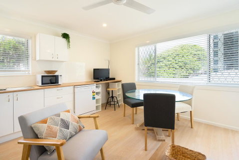 Cozy 1 Bedroom Apartment Minutes From The Beach - Geraldton Accommodation 0