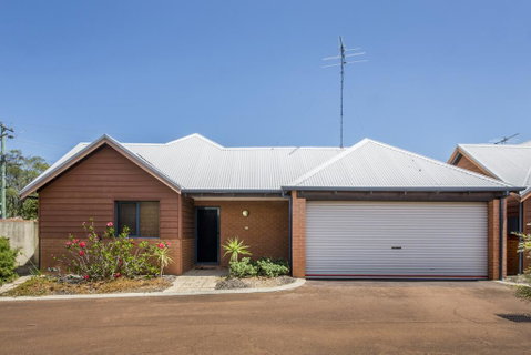 Cozy Cottage - Geraldton Accommodation 0