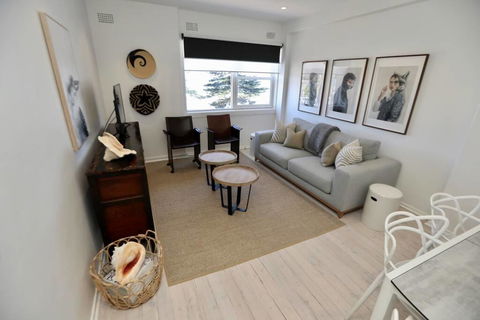 D'Luxe Designer Den Bondi-Ocean View Apartment - Geraldton Accommodation 3