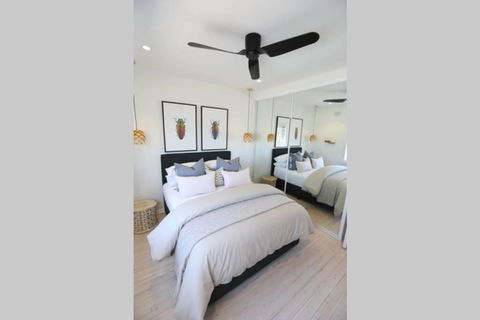 D'Luxe Designer Den Bondi-Ocean View Apartment - Geraldton Accommodation 2