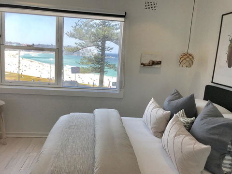 D'Luxe Designer Den Bondi-Ocean View Apartment - Geraldton Accommodation 0