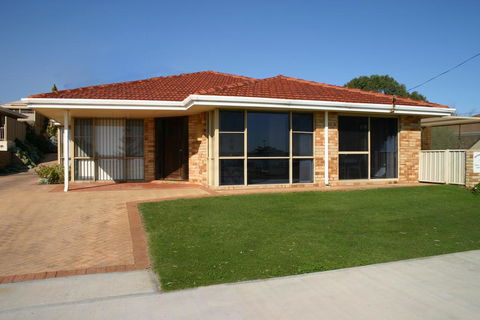 Denison Waterfront - Geraldton Accommodation 0
