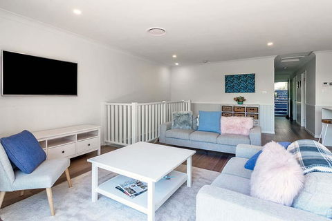 DESIGNER HOLIDAY BEACH PAD // 4 BED // COPA - Geraldton Accommodation 2