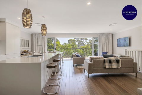 DESIGNER HOLIDAY BEACH PAD // 4 BED // COPA - Geraldton Accommodation 0