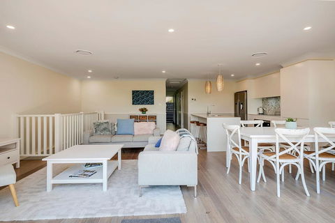 DESIGNER HOLIDAY BEACH PAD // 4 BED // COPA - Geraldton Accommodation 3