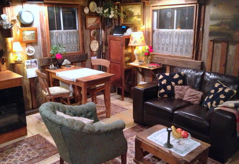 Devon Cottage - Geraldton Accommodation 2