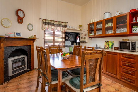 Dillons Cottage - Geraldton Accommodation 2