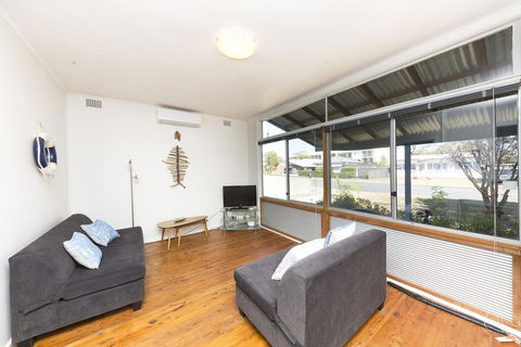 DOUGLAS COTTAGE FORSTER - Geraldton Accommodation 1