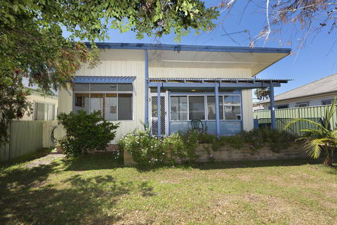 DOUGLAS COTTAGE FORSTER - Geraldton Accommodation 0