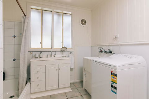 DOVESTONES BY THE SEA - INVERLOCH - Geraldton Accommodation 2