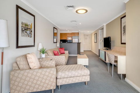 DREAM HARBOUR VIEW 2 BRM // GYM, POOL And PARKING - Geraldton Accommodation 3