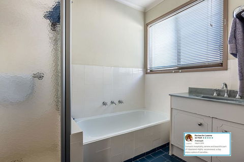 Eagle Bay Cottage - Geraldton Accommodation 2