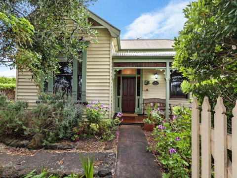 EAMONT ON SACKVILLE - Geraldton Accommodation 1