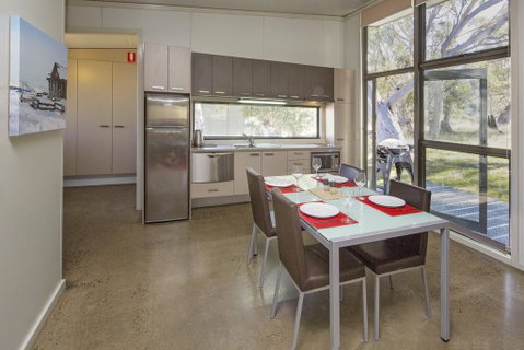Ecocrackenback 10 - Sustainable Chalet Close To The Slopes - Geraldton Accommodation 3