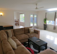 Edge Hill Clean  Green Cairns 7 Minutes from the Airport 7 Minutes to Cairns CBD  Reef Fleet Terminal - Geraldton Accommodation