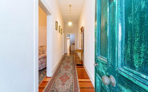 Eliza 1875 Red Brick Duplex Townhouse - Geraldton Accommodation 1