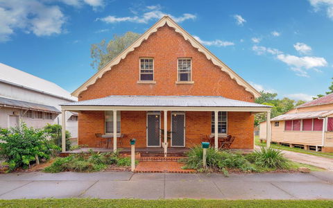 Eliza 1875 Red Brick Duplex Townhouse - Geraldton Accommodation 0