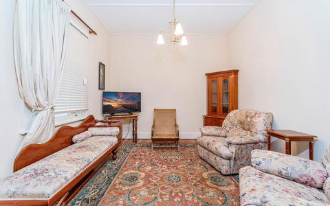 Eliza 1875 Red Brick Duplex Townhouse - Geraldton Accommodation 2