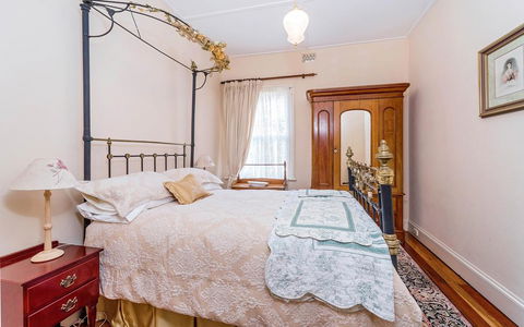 Eliza 1875 Red Brick Duplex Townhouse - Geraldton Accommodation 3