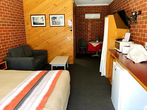 Elms Motor Inn - Geraldton Accommodation 3