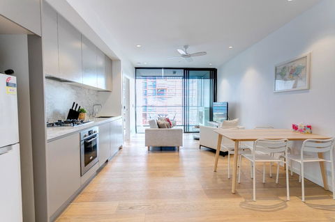 ENCORE IV: Bondi Junction - Geraldton Accommodation 1