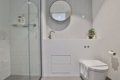 EQ TOWER Melbourne CBD APT - Geraldton Accommodation 3