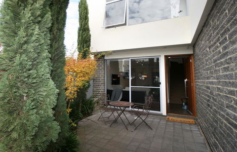 EROS City Fringe - Wifi, Wine, Netflix, Pets OK And Park Views! - Geraldton Accommodation 3