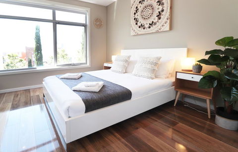 EROS City Fringe - Wifi, Wine, Netflix, Pets OK And Park Views! - Geraldton Accommodation 0