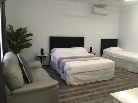 Escape On Lake - Geraldton Accommodation 3