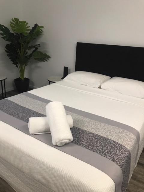 Escape On Lake - Geraldton Accommodation 2