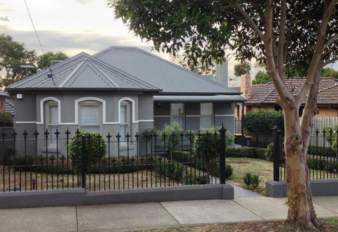 Essendon - Home Away From Home - Geraldton Accommodation 0