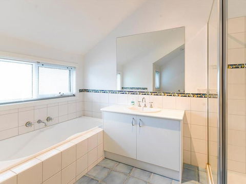 EVERGREEN BEACH HOUSE - Geraldton Accommodation 2