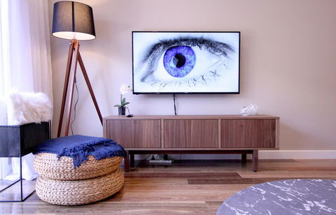 EVOLVE Near Adelaide CBD - Netflix / Wine / Lock Up Garage! - Geraldton Accommodation 1