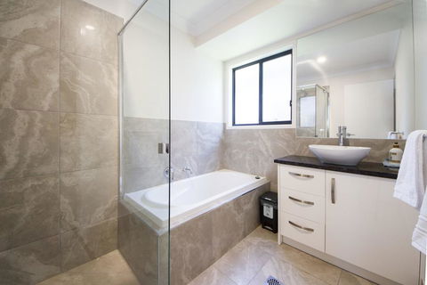 Executive Home Accomodation - Geraldton Accommodation 2