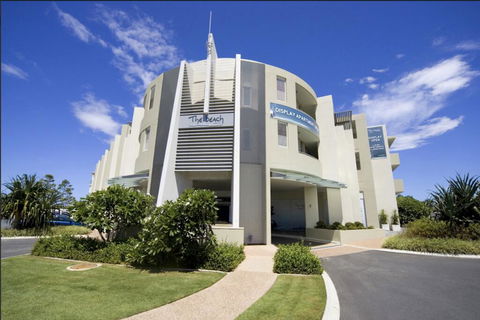 EXTRA LARGE 2 Bed Apartment - 3 Pools And Spa - Mountain View - BEACHFRONT LOCATION CABARITA BEACH - Geraldton Accommodation 1