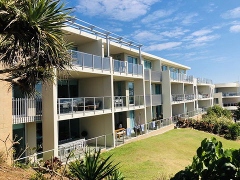 EXTRA LARGE 2 Bed Apartment - 3 Pools And Spa - Mountain View - BEACHFRONT LOCATION CABARITA BEACH - Geraldton Accommodation 3