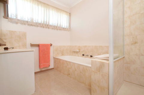 FAMILY GETAWAY - DROMANA - Geraldton Accommodation 1