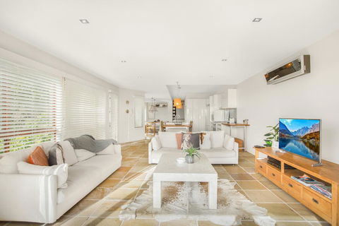 Family House With BBQ Deck, Water View And Parking - Geraldton Accommodation 0