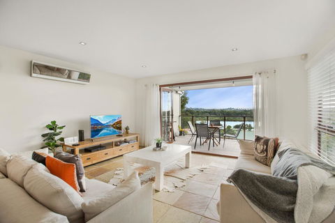 Family House With BBQ Deck, Water View And Parking - Geraldton Accommodation 1