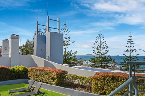 FAVOURITE GET-AWAY ON THE BEACHFRONT - Geraldton Accommodation 3