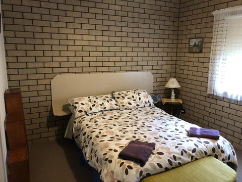 Flat 1/15 Dalmeny Drive - Geraldton Accommodation 2