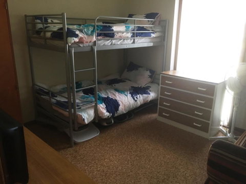 Flat 2, 42 McMillan Rd - Geraldton Accommodation 2