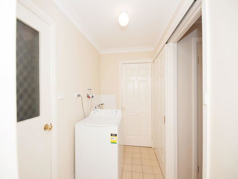 Four Bedroom Quality Townhouse - Geraldton Accommodation 3