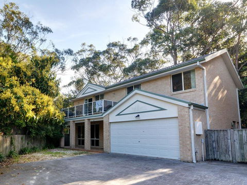 Four Bedroom Quality Townhouse - Geraldton Accommodation 0