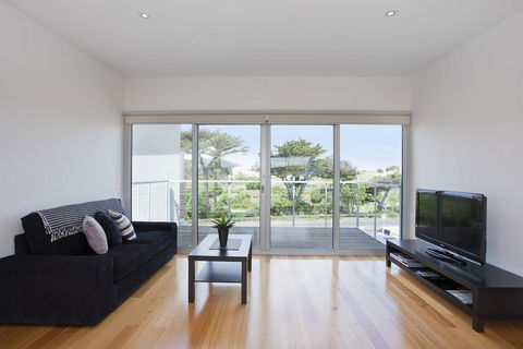Four Kings Apartment - Deluxe 2br #3 - Geraldton Accommodation 1